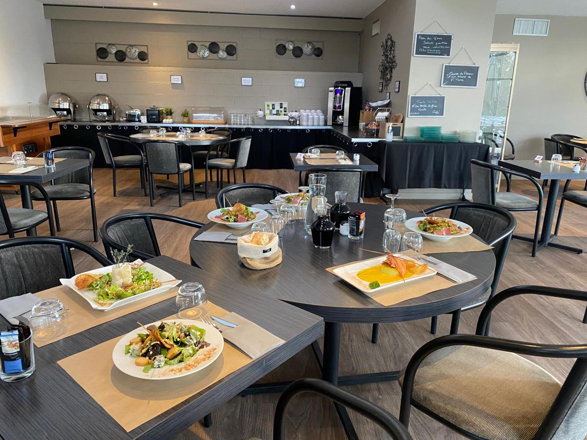 Best Western Golf D'Albon Екстериор снимка