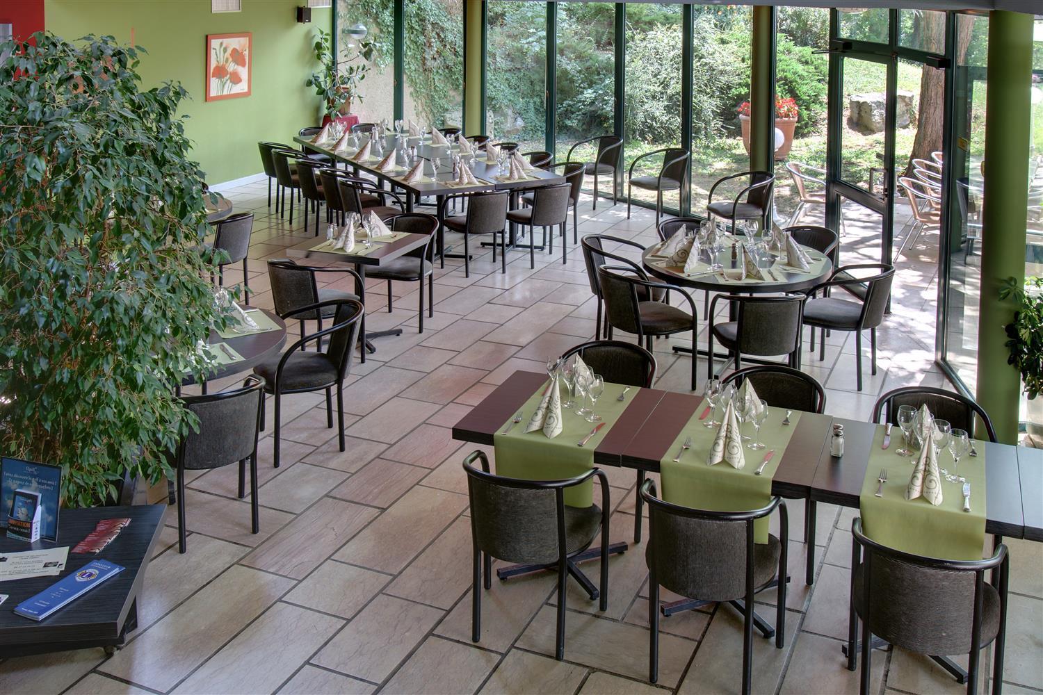 Best Western Golf D'Albon Екстериор снимка