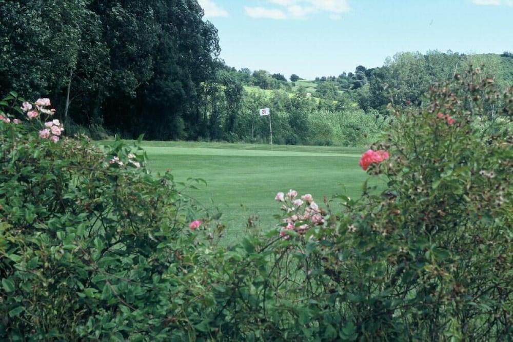 Best Western Golf D'Albon Екстериор снимка