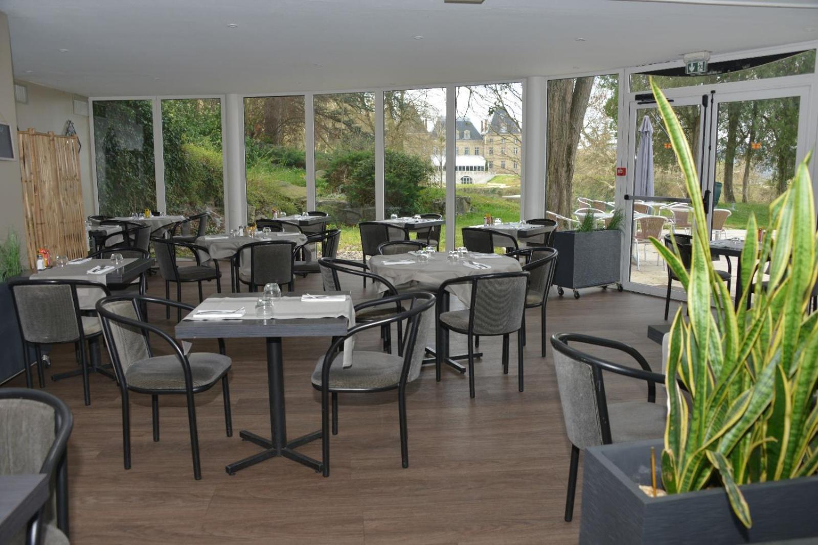 Best Western Golf D'Albon Екстериор снимка