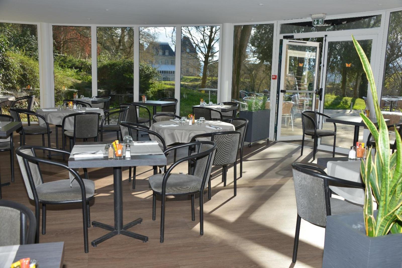 Best Western Golf D'Albon Екстериор снимка