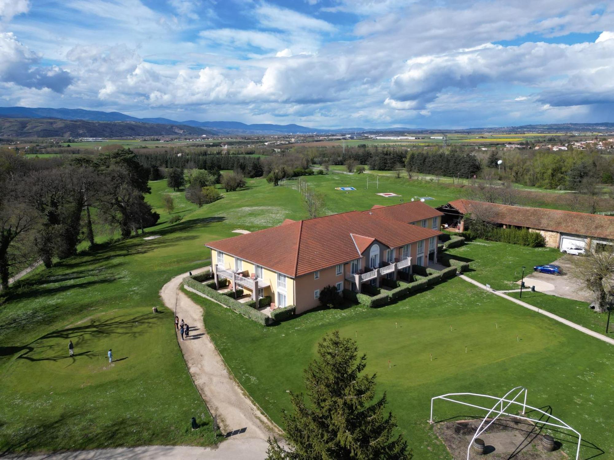 Best Western Golf D'Albon Екстериор снимка