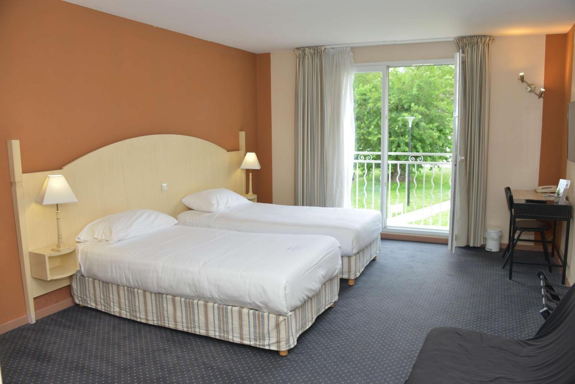 Best Western Golf D'Albon Екстериор снимка