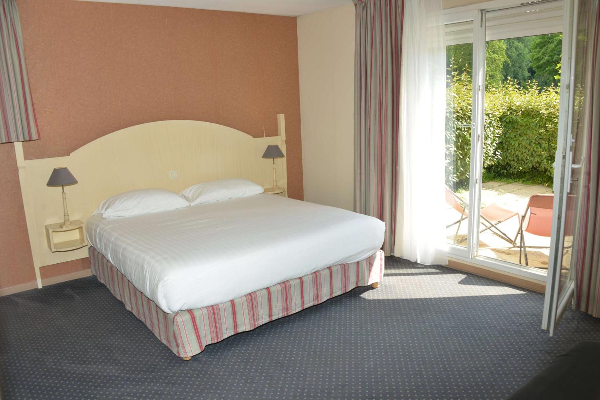 Best Western Golf D'Albon Екстериор снимка