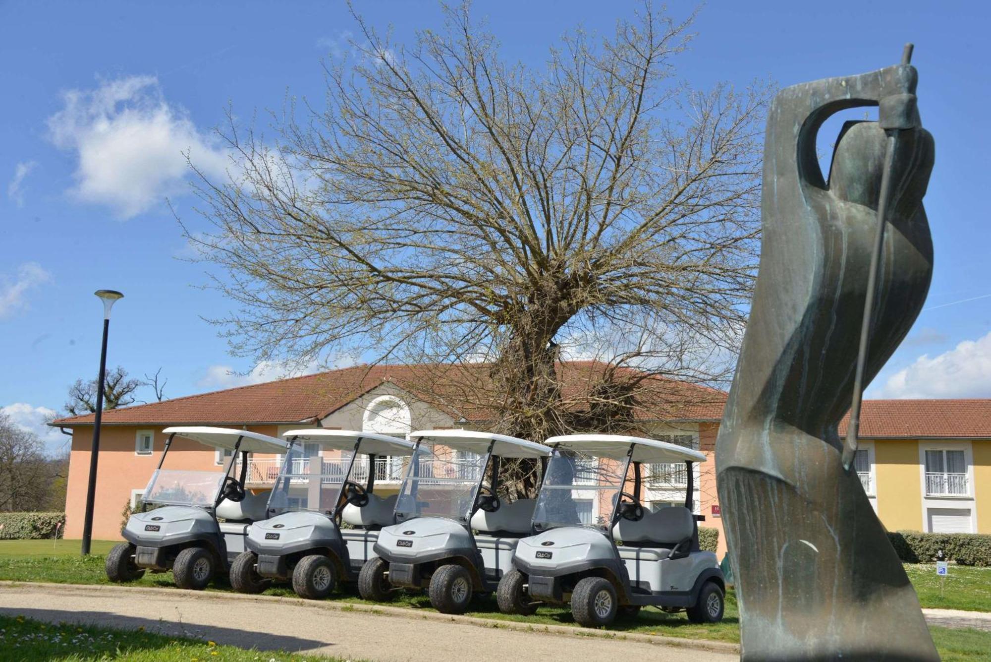 Best Western Golf D'Albon Екстериор снимка