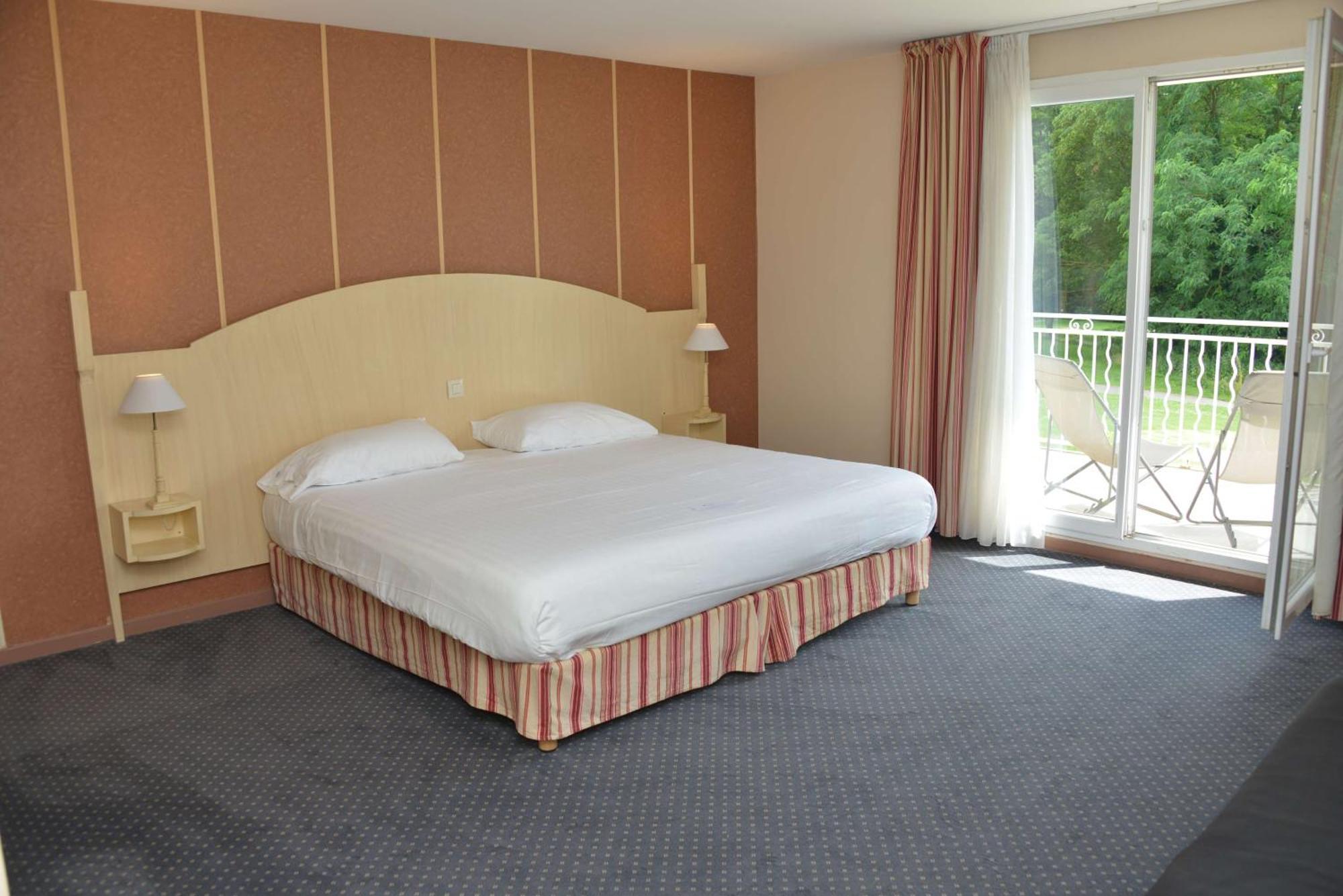 Best Western Golf D'Albon Екстериор снимка