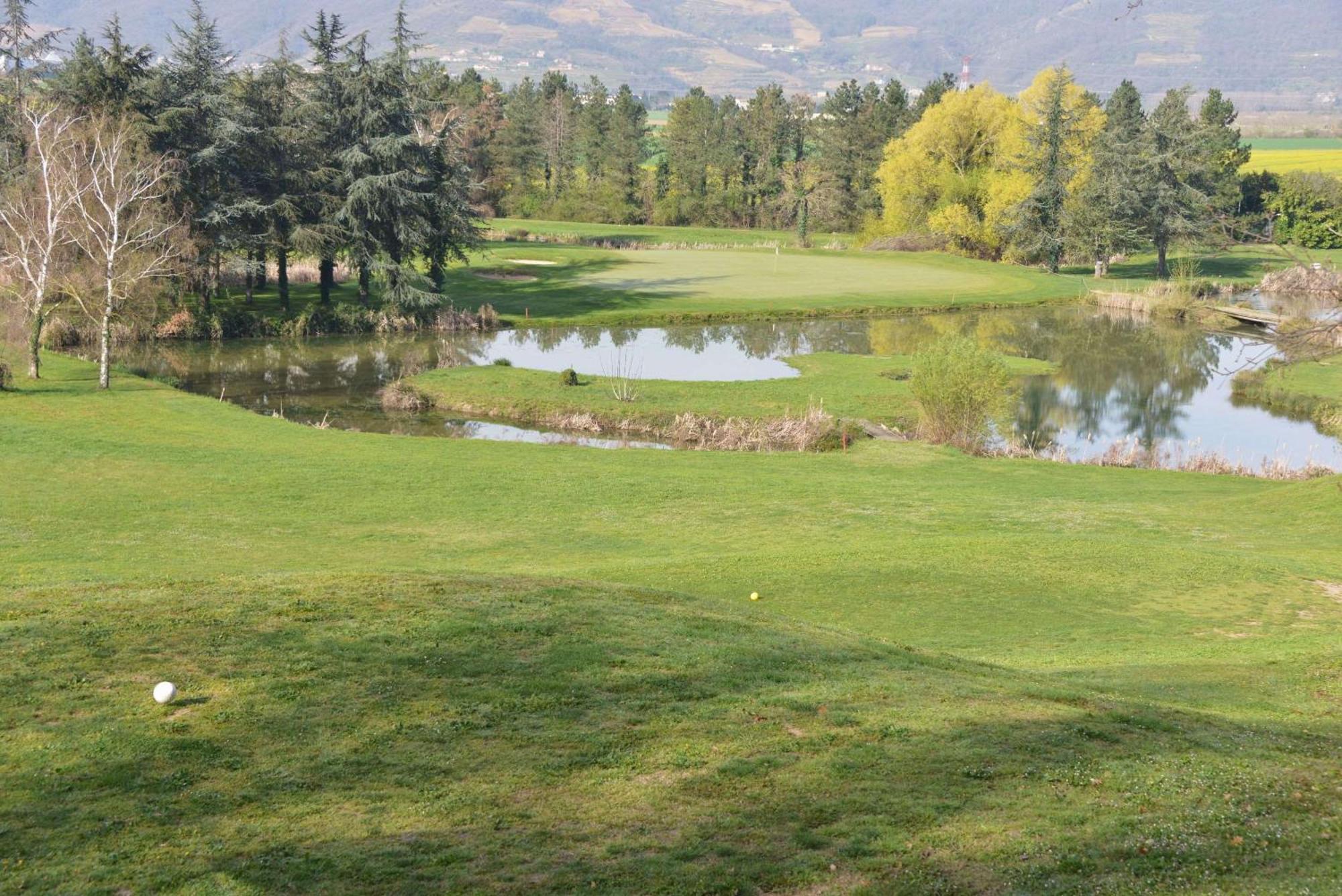 Best Western Golf D'Albon Екстериор снимка