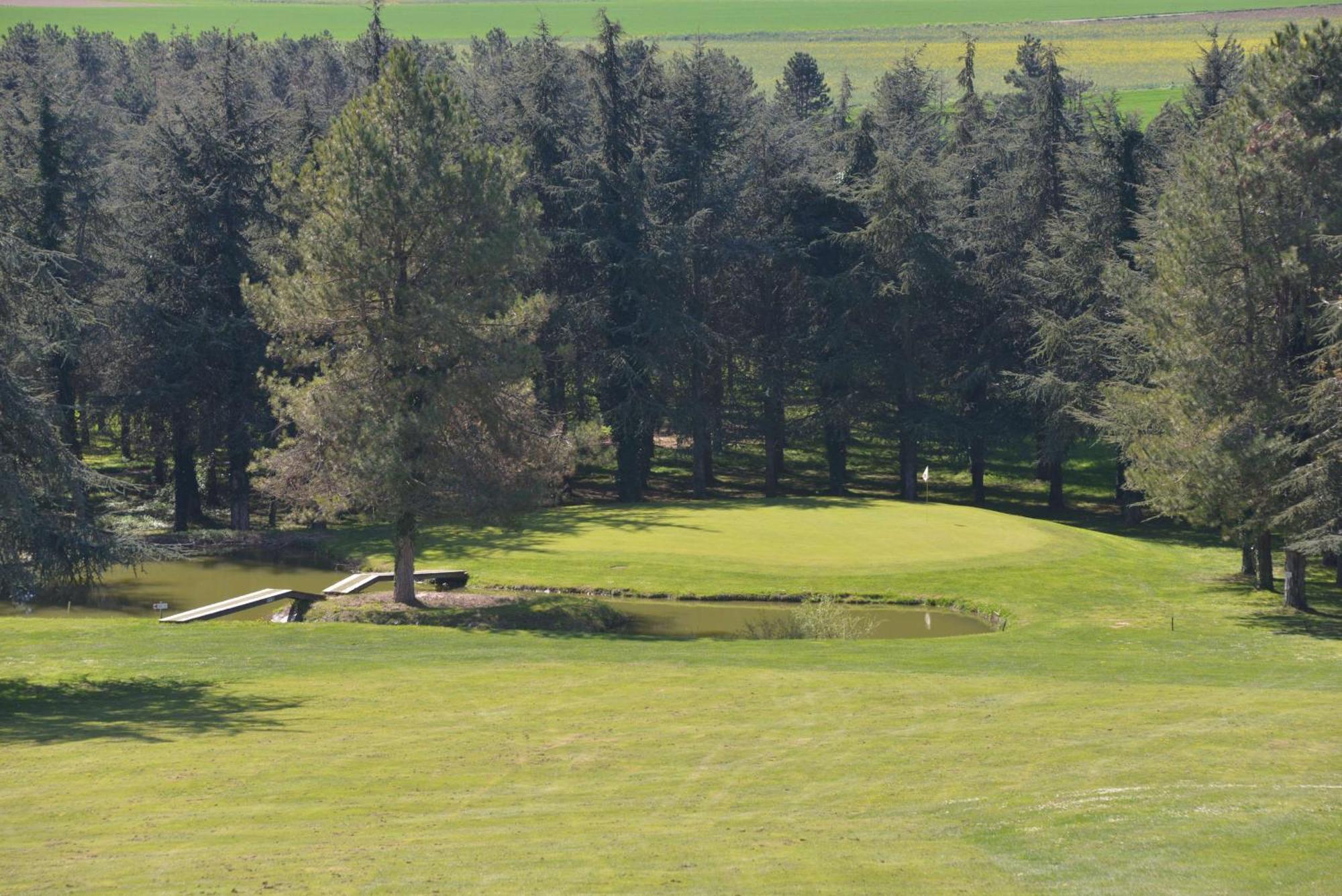 Best Western Golf D'Albon Екстериор снимка